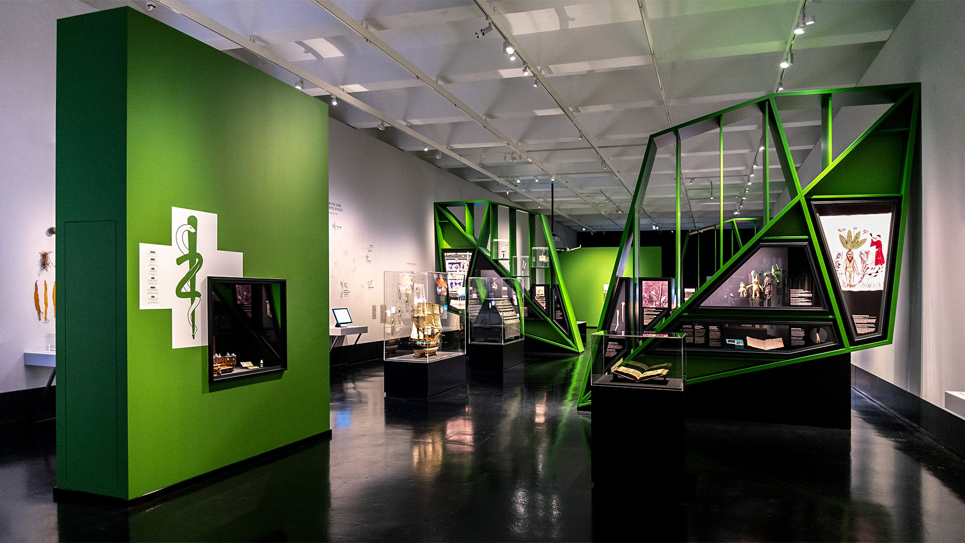 dhmd_ausstellungR2.jpg