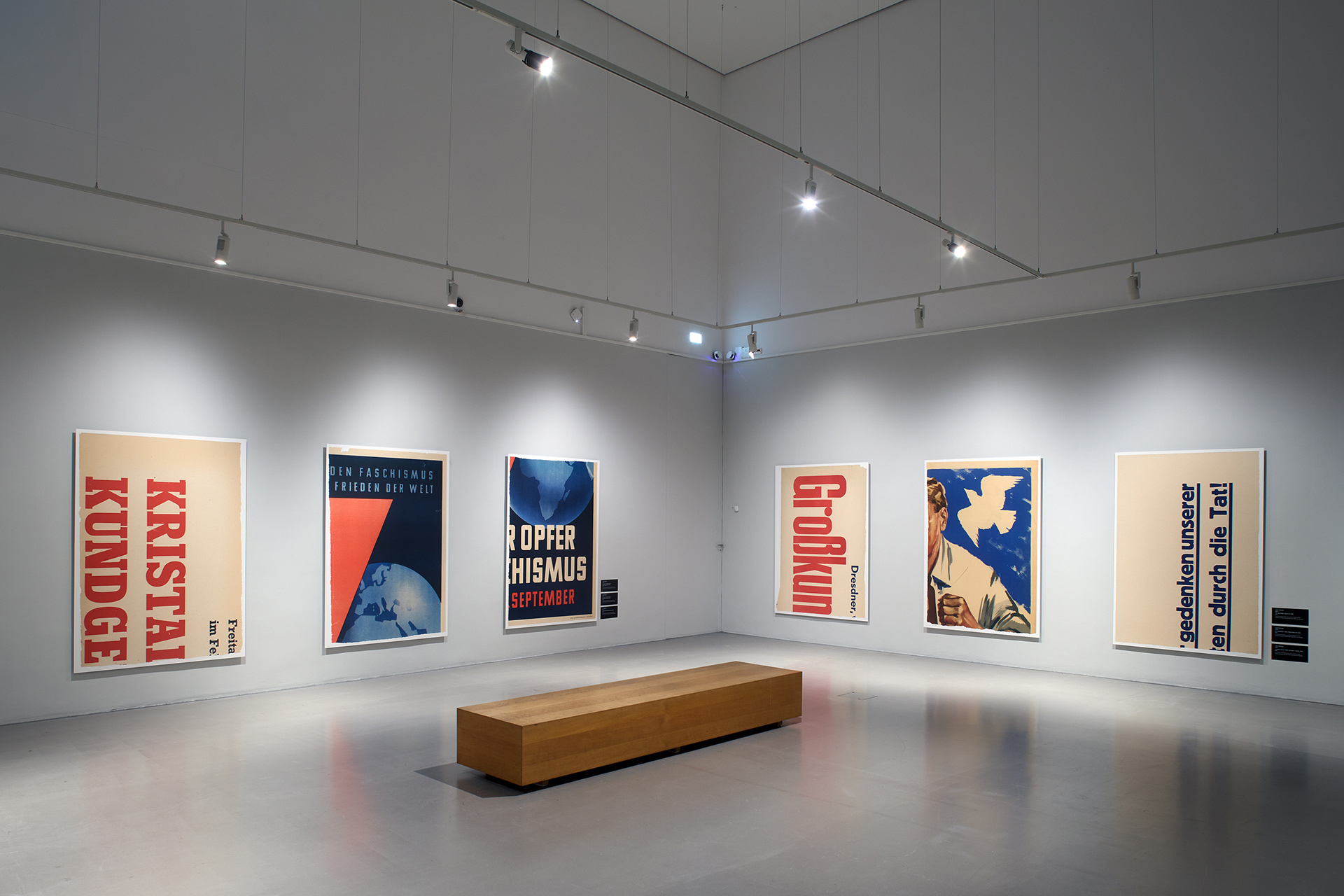 MdbK_Vier-Waende-voller-Kunst_Ausstellungsansichten-6.jpg