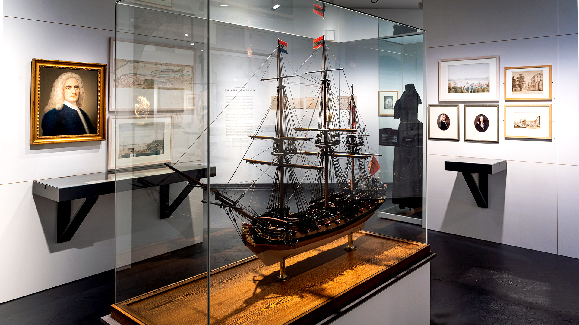 SHMH_R2-Schiff.jpg